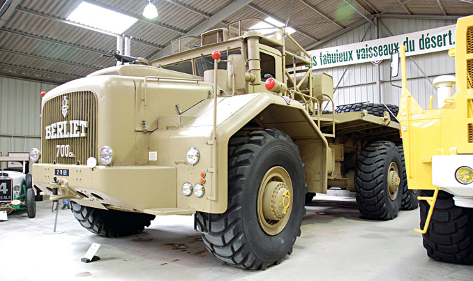 Majestatyczny Berliet T 700 (fot. D. Piernikarski)