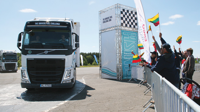 Zwycięzca regionu BSM Mindaugas Tumas z Litwy osiągnął zużycie paliwa 23,05 l/100 km w czasie 31 min 57 s. Drugi w klasyfikacji Piotr Krahel uzyskał 23,19 l/100 km i 31 min 38 s, a trzeci Andrejs Sefers z Łotwy – 23,71 l/100 km i 31 min 51 s (fot. Volvo Trucks)