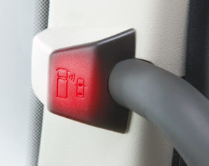 Martwe pole przyczynia się do powstania wielu kolizji, a w przypadku dużych ciężarówek także wypadków. Współczesne pojazdy mają czujniki wykrywające obiekty w martwym polu (fot. Volvo Trucks)