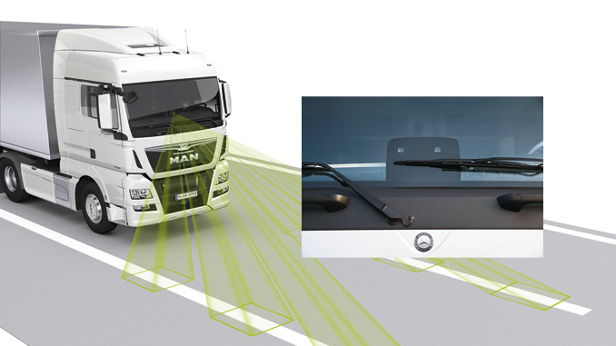 Kamery i radary montowane we współczesnych ciężarówkach pozwalają na wyeliminowanie wielu błędów kierowcy, ale nie powinny stać się przyczyną zmniejszenia jego koncentracji na drodze (fot. Daimler)