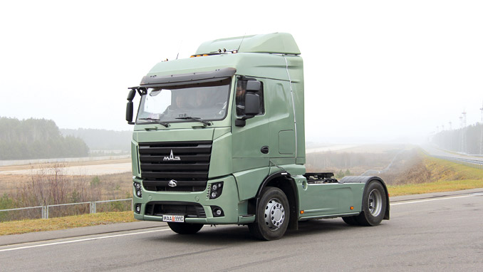 Nowa seria pojazdów MAZ Euro VI dopiero przechodzi badania homologacyjne. Do napędu są wykorzystywane najnowsze silniki Mercedesa, m.in. OM471 (fot. MAZ)