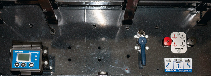 Monitorowanie parametrów pracy zawieszenia i układu hamulcowego jest obecnie możliwe nie tylko za pomocą odczytu informacji na bocznym panelu obsługowym WABCO SmartBoard, można również skorzystać z dedykowanych aplikacji działających na smartfonie lub tablecie (fot. Wielton, D. Piernikarski)