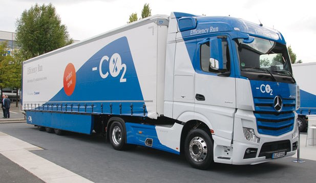 Krone Profi Liner Efficiency to wspólny projekt firm Krone i Mercedes-Benz – oczekiwany efekt to zużycie paliwa w transporcie dalekobieżnym niższe o 20% (fot. D. Piernikarski)