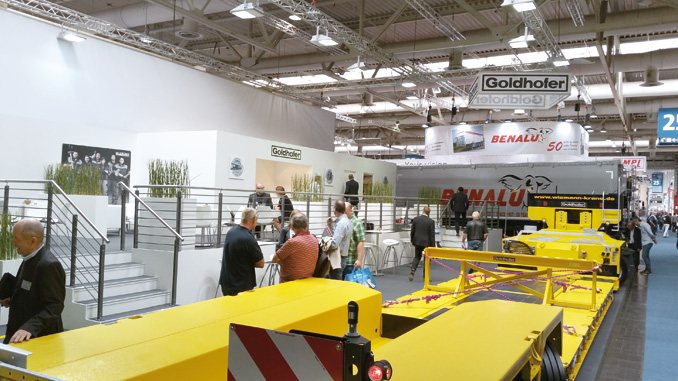 Naczepa niskopodwoziowa z obniżonym łożem STZ-VP 6 (2+4) – specjalista, który wykona każdą pracę (fot. K. Biskupska)