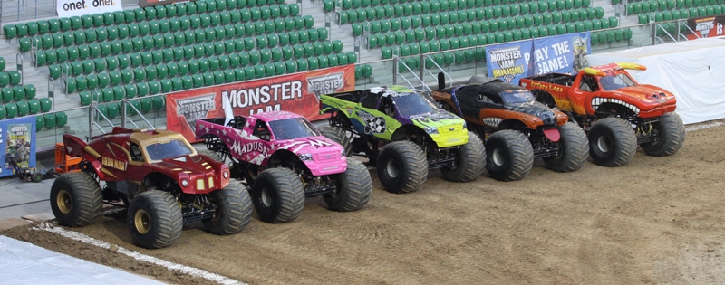 z daleka Monster Trucki wyglądają jak resoraki (fot. K.Biskupska)