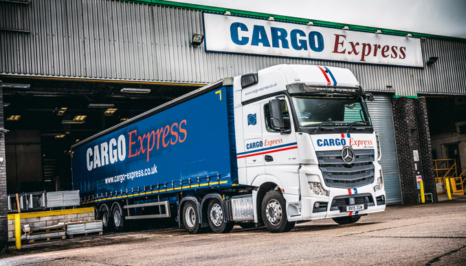 W Europie Zachodniej firmy transportowe sporadycznie dokonują zakupów za gotówkę. Dominują leasing i umowy kredytowe, ale coraz bardziej popularny staje się wynajem (fot. Mercedes-Benz)