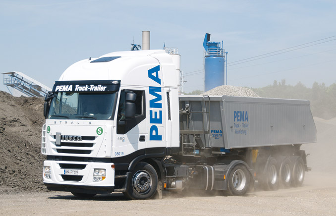 Naczepy wywrotki wynajmowane są do sezonowych zadań zarówno w budownictwie, jak i rolnictwie (fot. Pema)