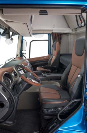 33 2017 - New DAF CF Exclusive Line - Interior_