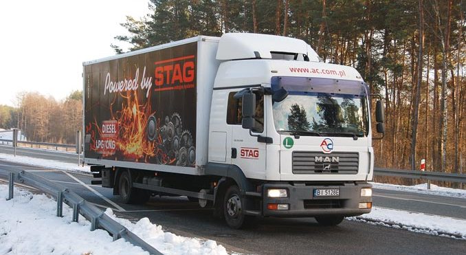 MAN TGL 12.240 z zasilaniem dwupaliwowym ON – LPG jako demonstracyjny samochód z instalacją STAG Diesel w barwach firmy AC SA (fot. D.Piernikarski)