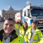 Na zdjęciu (od lewej) Łukasz Rudewicz – operator kamer, Monika Rybka – koordynator realizacji transportu i relacji na bieżąco, Janusz Składnik – kierowca (fot. Ol-trans)