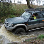 Każdy z uczestników
szkolenia miał okazję
jeździć trzema typami
pojazdów: terenówkami,
samochodami
uterenowionymi typu
SUV i pick-up oraz
ciężarówką (fot. K.Biskupska)