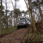Każdy z uczestników
szkolenia miał okazję
jeździć trzema typami
pojazdów: terenówkami,
samochodami
uterenowionymi typu
SUV i pick-up oraz
ciężarówką (fot. K.Biskupska)