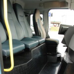 Niskowejściowa kabina LEC umożliwia wygodne podróżowanie kierowcy oraz trzem członkom załogi; płaska podłoga ułatwia przemieszczanie się we wnętrzu (fot. D.Piernikarski)