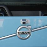 Obraz przekazywany z 4 kamer, umieszczonych z tyłu, z przodu oraz po bokach samochodu, po syntezie pozwala na wyświetlenie pełnego obrazu otoczenia wokół pojazdu – doskonałe ułatwienie w warunkach manewrowania w ograniczonej przestrzeni (fot. D.Piernikarski)