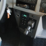 Panel sterowania pracą automatycznej skrzyni biegów Allison: rozmieszczony wygonie pod ręką, choć do tzw. kultury pracy samej skrzyni można mieć pewne zastrzeżenia – jadąc, można zatęsknić za nowoczesną skrzynią zautomatyzowaną I-Shift (fot. D.Piernikarski)