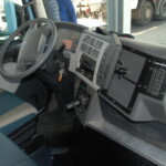 Miejsce pracy kierowcy: pod względem stylistyki nieco przestarzałe, ale ergonomicznie poprawne (fot. D.Piernikarski)