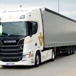 Dla klientów decydujących się na zakup ciężarówek Scania wyposażonych w silniki V8 największe znaczenie mają osiągi, ale również cenią sobie ekonomikę eksploatacji i trwałość tych legendarnych jednostek napędowych. (fot. D.Piernikarski)
