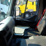 Dolne okno w drzwiach pasażera powinna mieć każda ciężarówka dystrybucyjna (fot. D.Piernikarski)