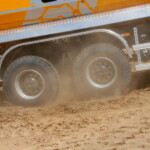 Scania XT P450 8x8 da sobie radę niemal w każdym najtrudniejszym terenie – napęd na wszystkie koła, kąt natarcia 25°, zejścia 57°, rampowy 37°, a do tego prześwit ponad 320 mm (fot. D.Piernikarski)