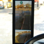 System Mirror-Cam w nowym Actrosie zastępuje lusterka zewnętrzne: lepsza widoczność, szersze pole widzenia, mniejsze zanieczyszczenie, choć do obrazu na wyświetlaczach trzeba się przyzwyczaić (fot. D.Piernikarski)