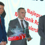 Wręczenie nagrody Mechanika Roku 2020 (od lewej): Mariusz Piszczek, dyrektor zarządzający DAF Trucks Polska, Sebastian Franczyk – zwycięzca konkursu oraz Dariusz Gruszczyński, dyrektor aftersales DAF Trucks Polska (fot. D. Piernikarski)