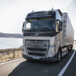 W transporcie długodystansowym nowe Volvo FH z I-Save i nowym silnikiem D13TC Euro VI D spala nawet o 7% mniej paliwa niż pojazdy Volvo poprzedniej generacji (fot. Volvo Trucks)
