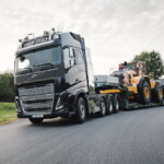 W Volvo FH16 mocny charakter i dziedzictwo flagowego modelu Volvo Trucks wzbogaca krata wlotu powietrza z motywem wodospadu (fot. Volvo Trucks)