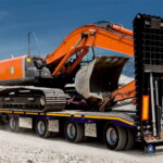 4-osiowa naczepa Demarko z serii ST ma 2 osie z wymuszonym skrętem hydraulicznym, jednokrotnie rozciągana (5500 mm), dopuszczalna ładowność wynosi 58,5 t – to przykład naczepy łączącej w sobie niezawodność oraz łatwość użytkowania ze sprawdzonymi technologiami służącymi przewoźnikowi w realizacji nawet najbardziej wymagających zadań (fot. Demarko)