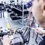 Linia montażowa jednostki napędowej wyposażonej w ogniwo paliwowe w Kirchheim-Nabern (fot. Daimler)