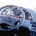 Stanowisko pracy kierowcy w Autosanie H7 zapewniało właściwą ergonomię i niezbędne minimum informacji dla kierowcy (fot. Autosan)