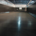 Opcjonalnym rozwiązaniem w naczepie Weight Master jest teflonowa wkładka o grubości 12 mm (QuickSilver) zainstalowana wewnątrz muldy, zwiększająca odporność na ścieranie przy jednoczesnej redukcji grubości podłogi i ścian oraz zmniejszeniu podatności materiału na zamarzanie i przywieranie (fot. D. Piernikarski)