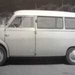 Samochód marki Lloyd z lat 50. potwierdza stosowaną „od zawsze” metodę wykorzystywania istniejących już i sprawdzonych rozwiązań. Widoczne podobieństwo wizualne nie nawiązywało jednak do reszty zastosowanych w obu pojazdach rozwiązań konstrukcyjnych (fot. Zbiory autora)