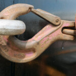 Wszystkie środki wykorzystywane do zabezpieczania ładunku (m.in. liny, pasy, ściągacze, szekle) powinny mieć odpowiednie świadectwa zgodności (fot. Broshuis)