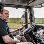 Grzegorz Zakrzewski, kierowca Actrosa 1844 z milionowym przebiegiem kilometrów (fot. Daimler)